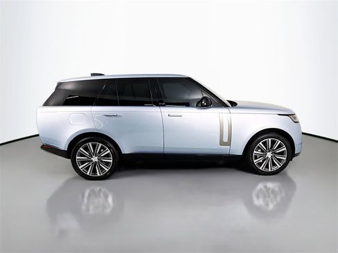 Used 2023 Land Rover Range Rover SE image 8