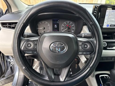 Used 2025 Toyota Corolla Cross L FWD image 39