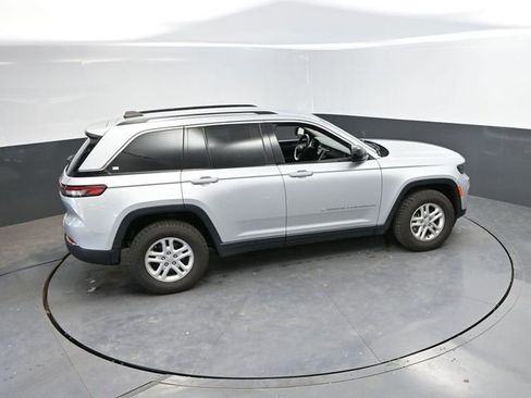 Used 2024 Jeep Grand Cherokee Laredo AWD/4WD image 39