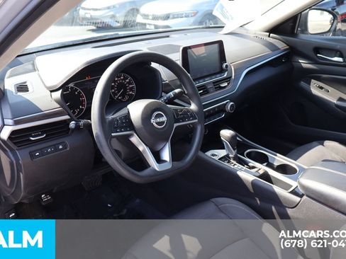 Used 2024 Nissan Altima 2.5 SV FWD image 9