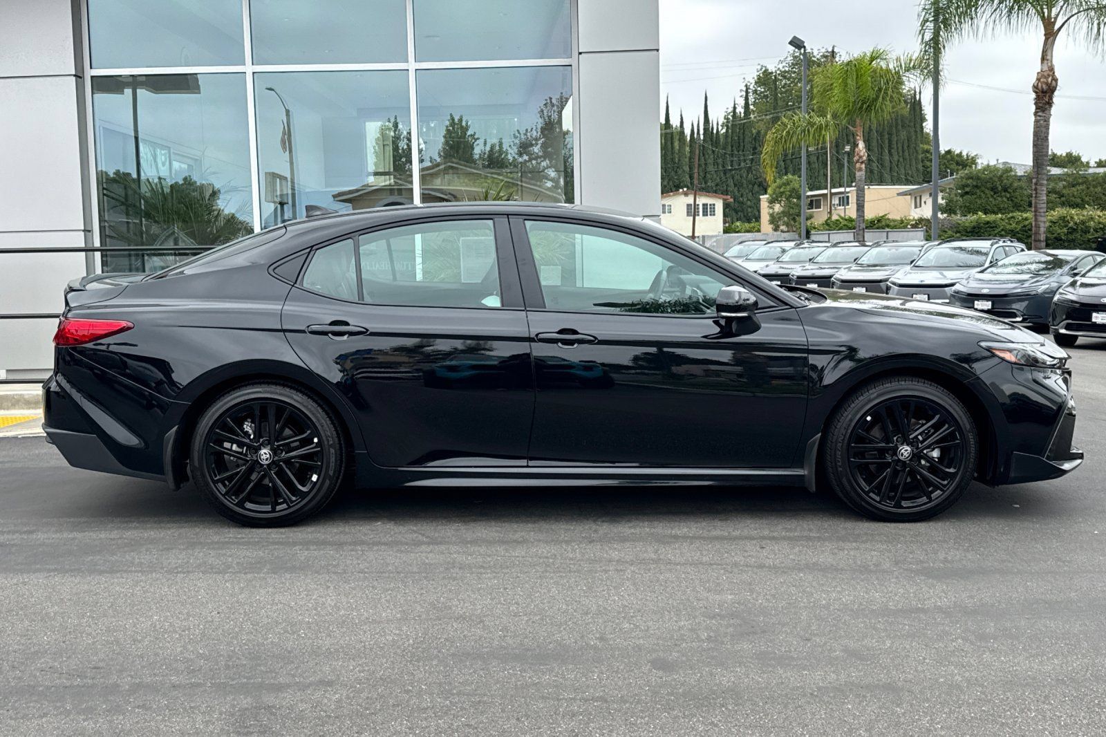 Used 2026 Toyota Camry SE w/ Convenience Package FWD image 4
