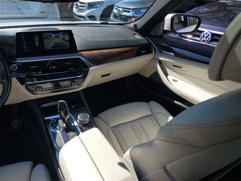 Used 2018 BMW 530i w/ Premium Package image 17