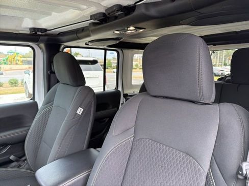 Used 2021 Jeep Wrangler Unlimited Sahara image 24