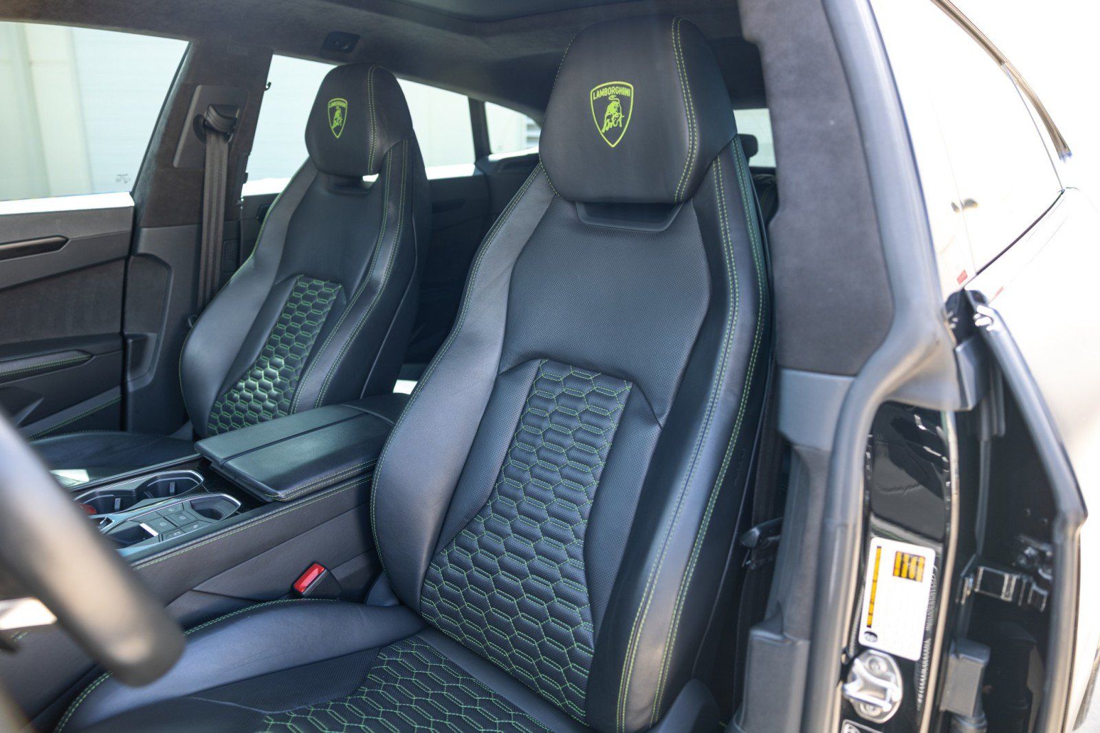 Used 2022 Lamborghini Urus AWD/4WD image 18
