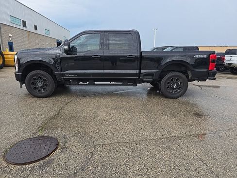 Used 2024 Ford F250 Lariat w/ Lariat Ultimate Package AWD/4WD image 3