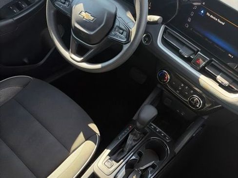 Used 2025 Chevrolet TrailBlazer LT AWD/4WD image 33
