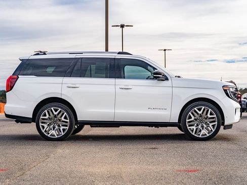 Certified 2025 Ford Expedition Platinum w/ Platinum Ultimate Package image 8