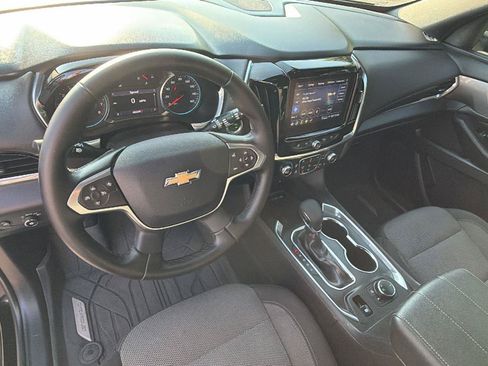 Used 2023 Chevrolet Traverse LT FWD image 3