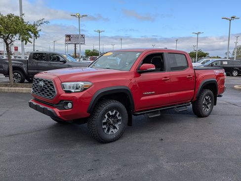 Certified 2023 Toyota Tacoma TRD Off-Road AWD/4WD image 3