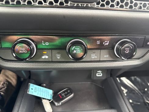 Used 2025 Honda HR-V Sport image 23