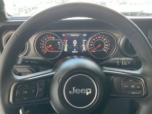 Used 2023 Jeep Gladiator Willys image 6