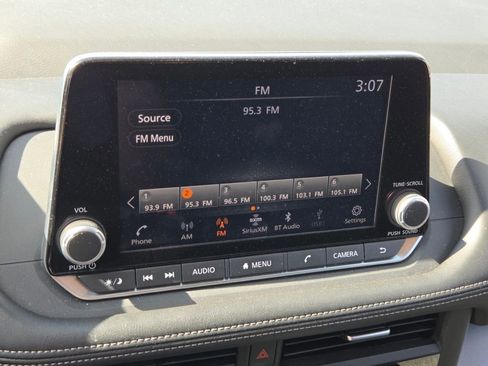 Used 2025 Nissan Rogue SV image 20