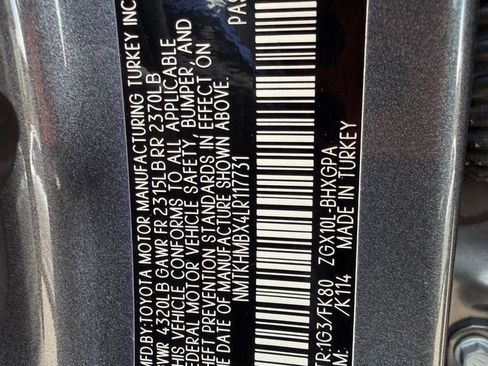 Used 2020 Toyota C-HR XLE FWD image 38