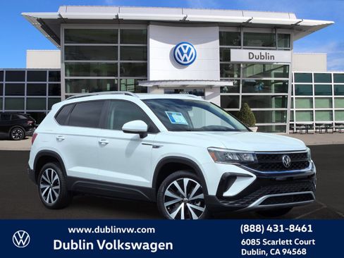 Certified 2023 Volkswagen Taos SE w/ Panoramic Sunroof Package FWD image 1