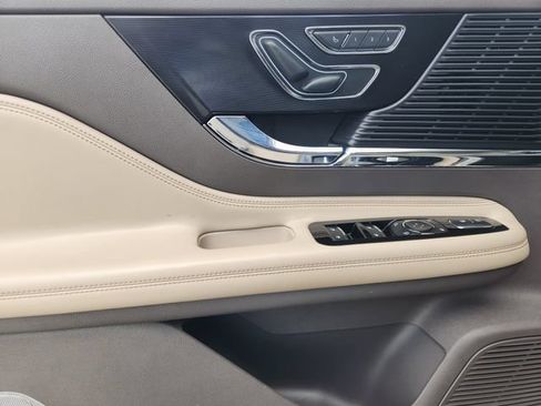 Used 2021 Lincoln Corsair FWD image 18