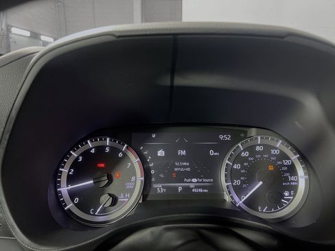 Used 2024 Toyota Highlander LE image 21