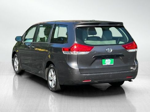 Used 2013 Toyota Sienna L w/ Towing Pkg FWD image 6