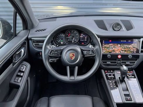Certified 2026 Porsche Macan AWD/4WD image 19