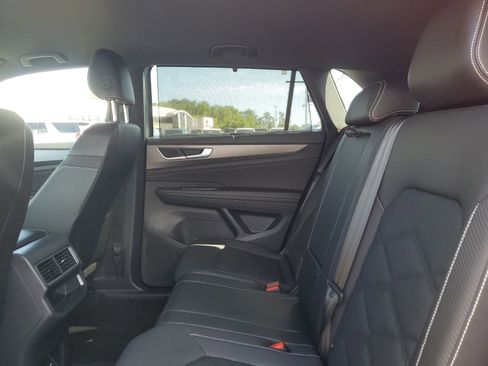 Used 2025 Volkswagen Atlas Cross Sport SE image 12