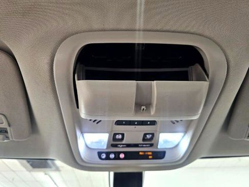 Used 2019 Buick Enclave Essence image 24