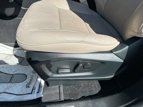 Used 2023 Ford Explorer Limited w/ Equipment Group 301A AWD/4WD image 39