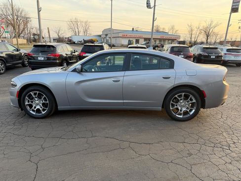 Used 2016 Dodge Charger SXT image 4