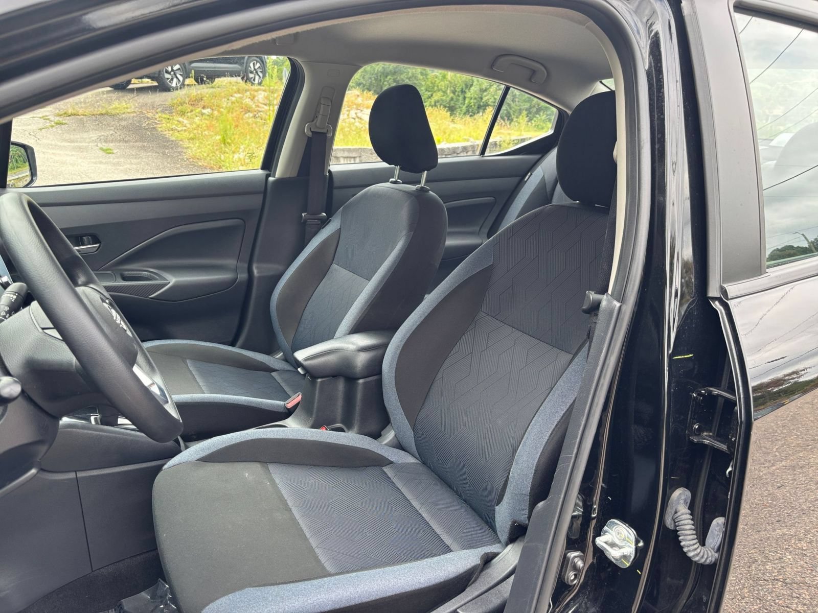 Used 2025 Nissan Versa SV FWD image 32