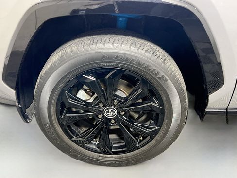 Used 2022 Toyota RAV4 SE image 13