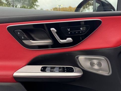 Used 2025 Mercedes-Benz GLC 300 4MATIC image 20