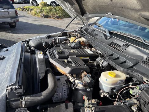 Used 2018 RAM 2500 Tradesman w/ Chrome Appearance Group image 11