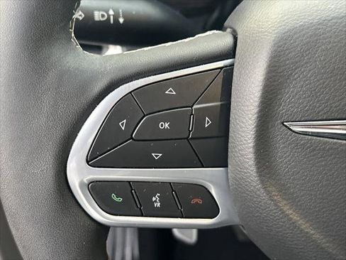 Certified 2024 Chrysler Pacifica Limited FWD image 26