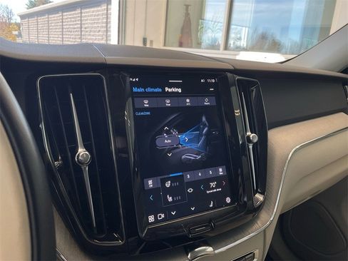 Certified 2024 Volvo XC60 B5 Plus image 24