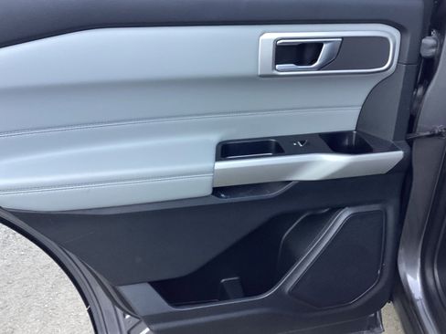 Used 2021 Ford Explorer XLT w/ Equipment Group 202A image 25