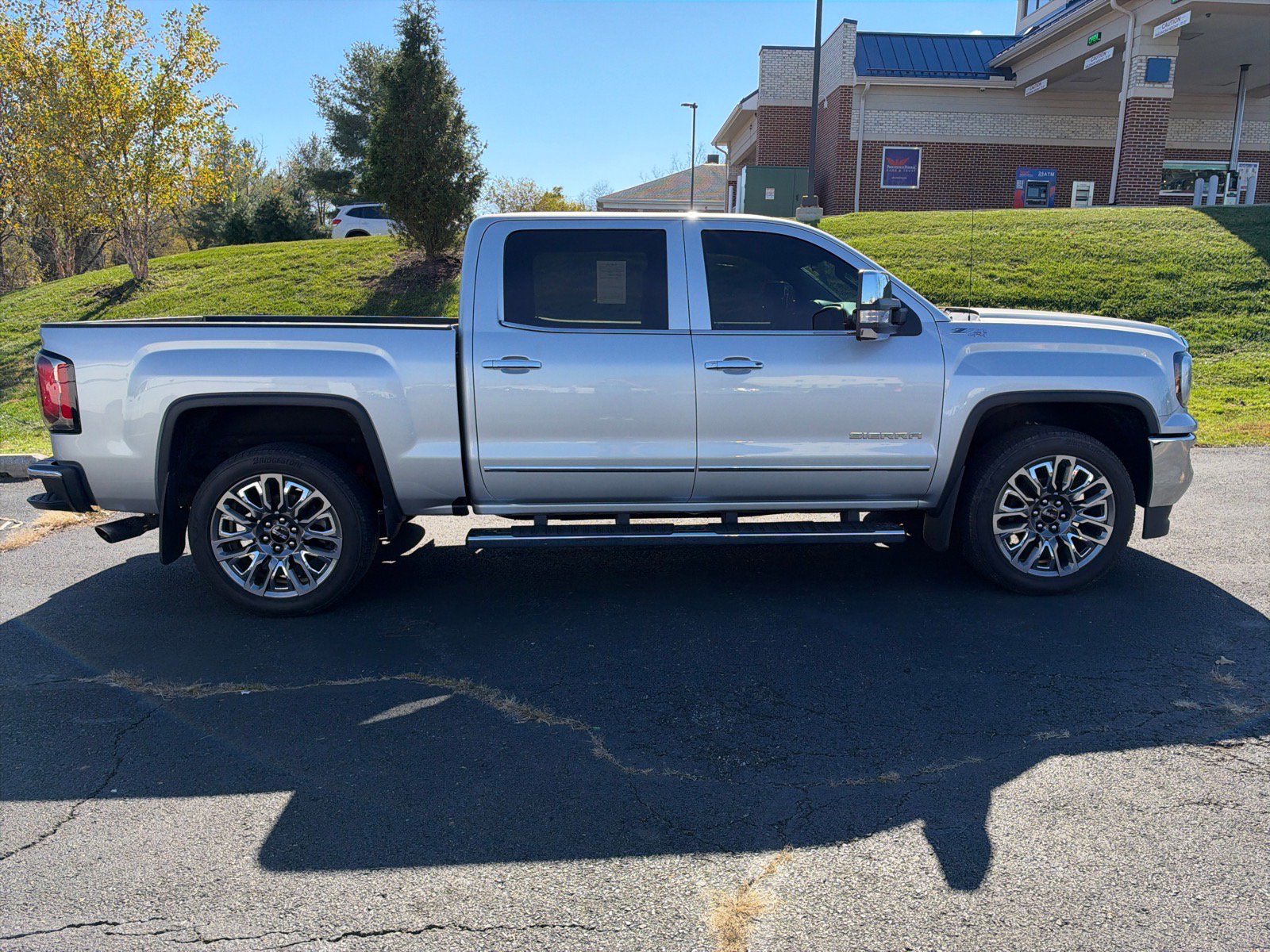 Used 2018 GMC Sierra 1500 SLT AWD/4WD image 4