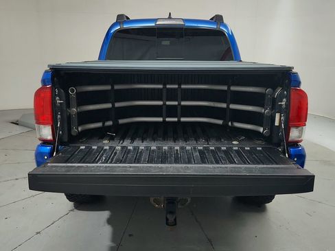 Used 2017 Toyota Tacoma TRD Sport AWD/4WD image 26