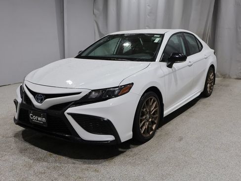 Used 2023 Toyota Camry SE FWD image 7