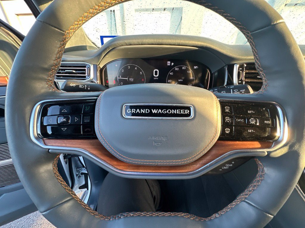 Used 2023 Jeep Grand Wagoneer L Series III AWD/4WD image 14