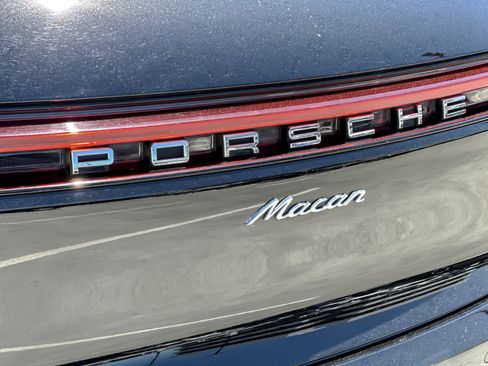 Used 2023 Porsche Macan AWD/4WD image 27