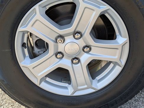 Used 2021 Jeep Wrangler Sport image 33