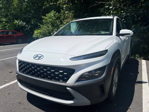 Used 2023 Hyundai Kona SEL AWD/4WD image 3