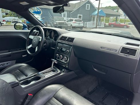 Used 2010 Dodge Challenger R/T RWD image 17