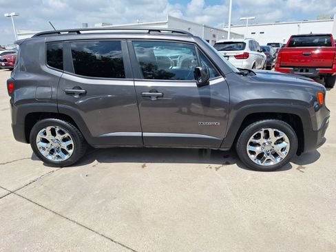 Used 2017 Jeep Renegade Latitude w/ Popular Equipment Group FWD image 7