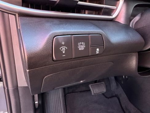 Certified 2026 Hyundai Elantra Limited FWD image 18