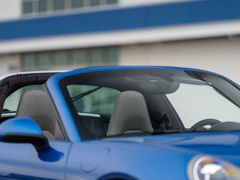 Used 2015 Porsche 911 Targa 4S image 9