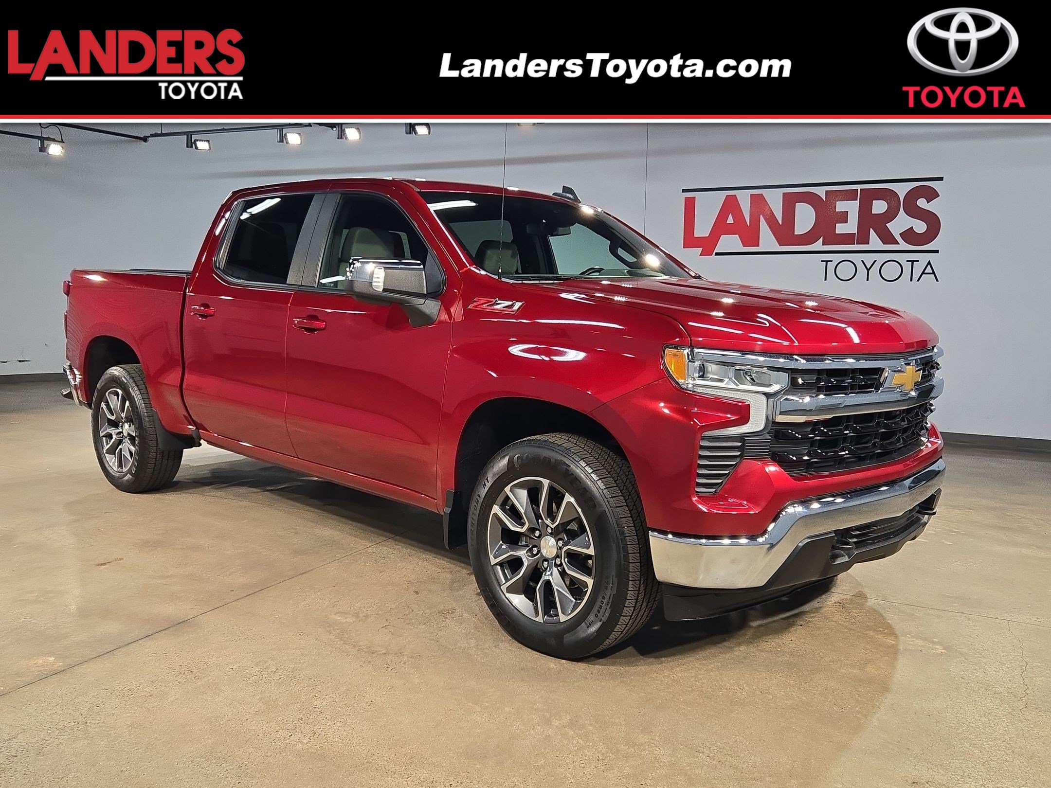 Used 2022 Chevrolet Silverado 1500 LT AWD/4WD image 1