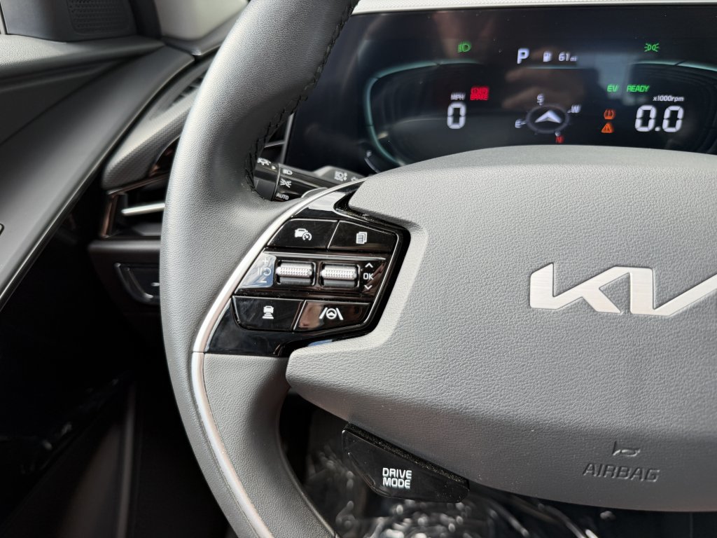 Used 2023 Kia Niro EX FWD image 28