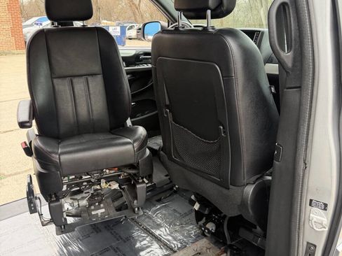 Used 2014 Dodge Grand Caravan R/T image 28