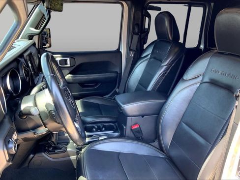 Used 2020 Jeep Gladiator Overland AWD/4WD image 8