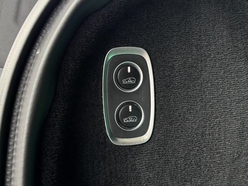 Used 2021 Aston Martin DBX AWD/4WD image 33