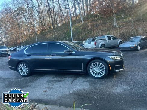 Used 2022 BMW 740i xDrive w/ Premium Package image 2